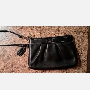 Ladies Very Nice Coach Wristlet Black Excellent Condition